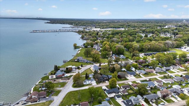 37235 Jefferson Avenue, Harrison Charter Township, MI 48045
