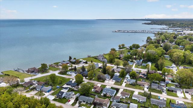 37235 Jefferson Avenue, Harrison Charter Township, MI 48045