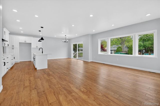 37235 Jefferson Avenue, Harrison Charter Township, MI 48045