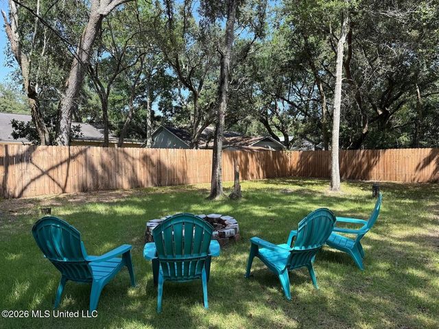 828 Lemon Street, Ocean Springs, MS 39564