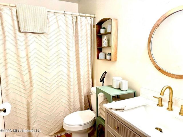 828 Lemon Street, Ocean Springs, MS 39564