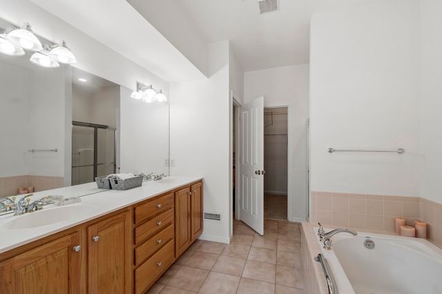 18 Hartland Way 18, Acton, MA 01720