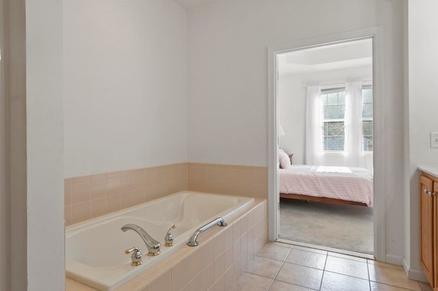 18 Hartland Way 18, Acton, MA 01720