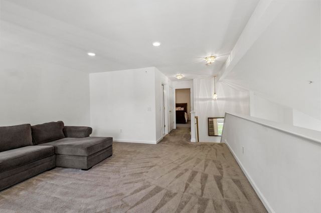 18 Hartland Way 18, Acton, MA 01720