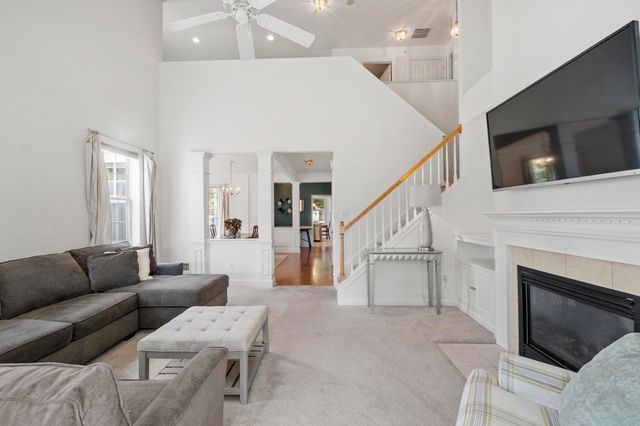 18 Hartland Way 18, Acton, MA 01720