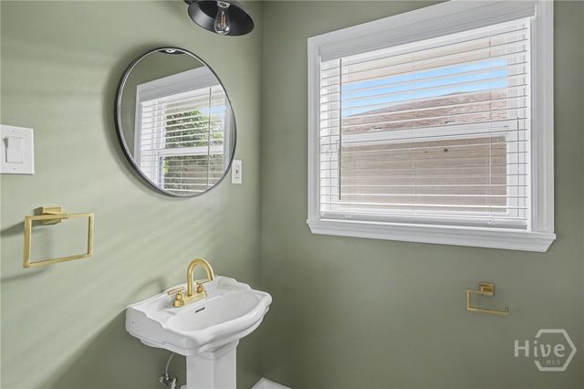 27 E 63rd Street, Savannah, GA 31405