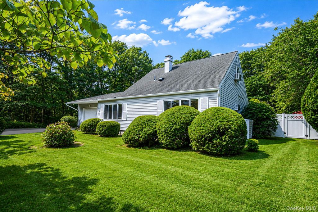 1050 Sipp Avenue, Medford, NY 11763 — photo 4