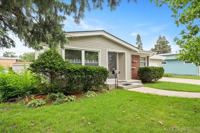 521 Iroquois Drive, Aurora, IL 60506