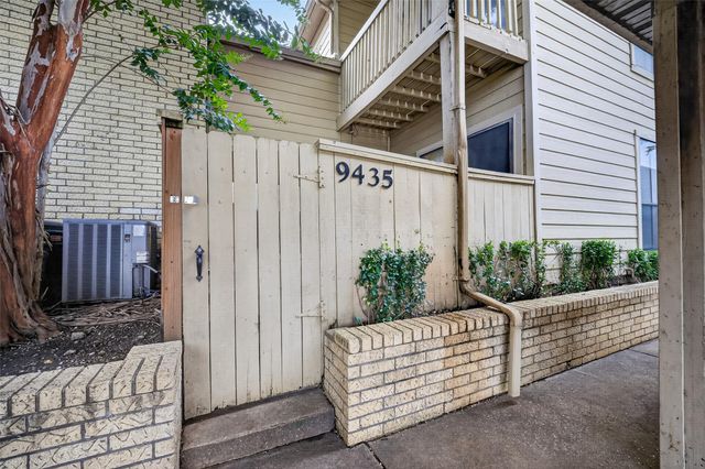 9435 Pagewood Lane, Houston, TX 77063