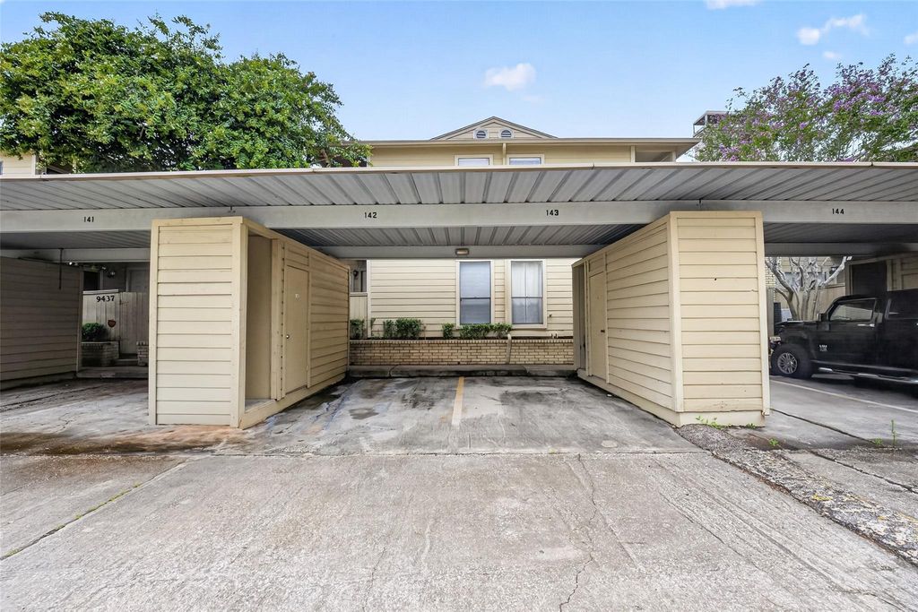 9435 Pagewood Lane, Houston, TX 77063