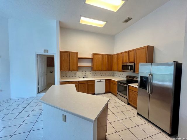 7734 Oakhill Park Dr, San Antonio, TX 78249