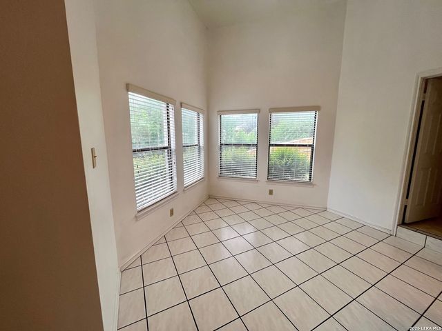 7734 Oakhill Park Dr, San Antonio, TX 78249