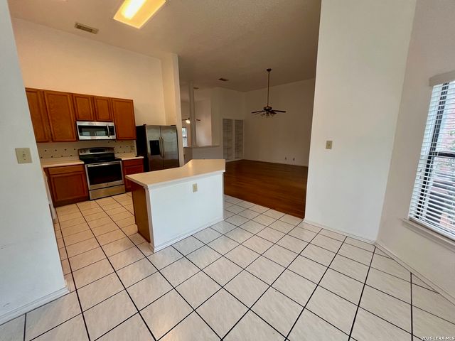 7734 Oakhill Park Dr, San Antonio, TX 78249