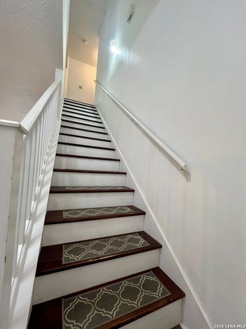 7734 Oakhill Park Dr, San Antonio, TX 78249