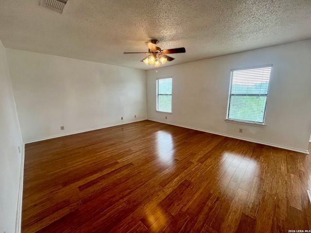 7734 Oakhill Park Dr, San Antonio, TX 78249