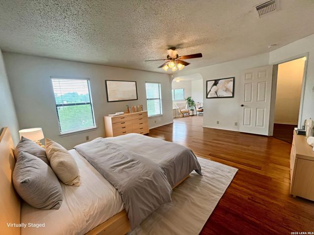 7734 Oakhill Park Dr, San Antonio, TX 78249