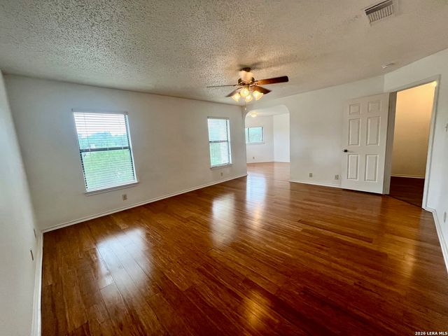 7734 Oakhill Park Dr, San Antonio, TX 78249