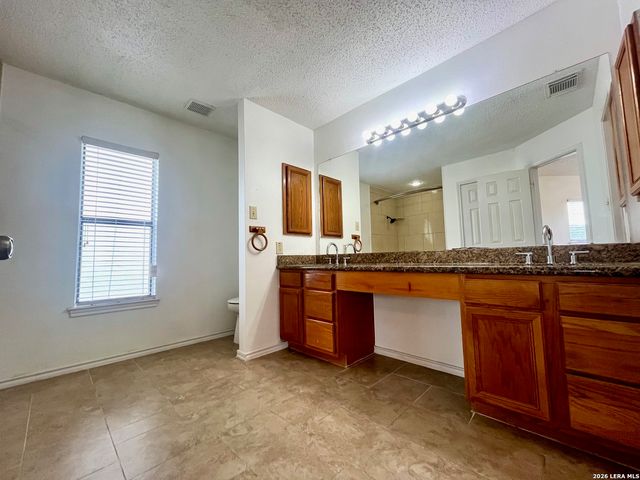 7734 Oakhill Park Dr, San Antonio, TX 78249