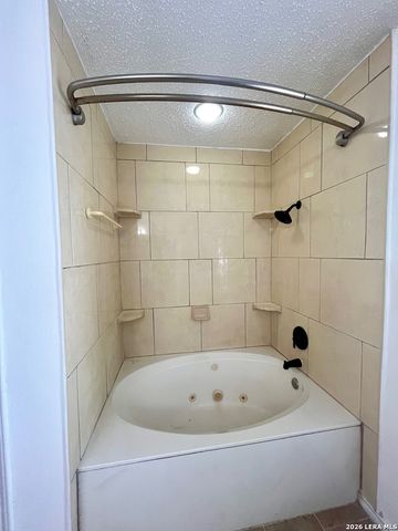 7734 Oakhill Park Dr, San Antonio, TX 78249