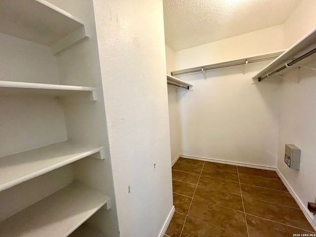 7734 Oakhill Park Dr, San Antonio, TX 78249