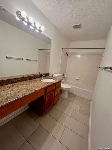 7734 Oakhill Park Dr, San Antonio, TX 78249