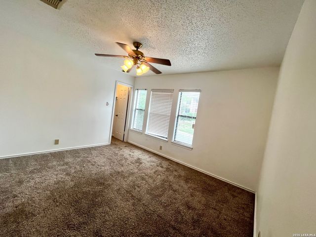 7734 Oakhill Park Dr, San Antonio, TX 78249