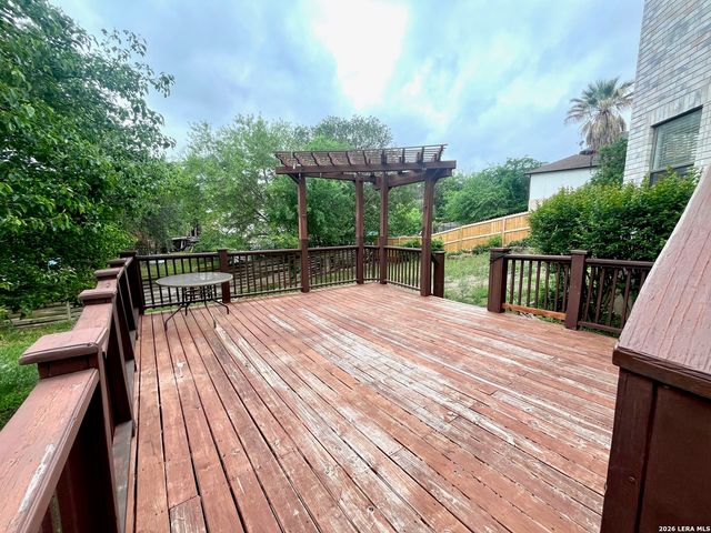 7734 Oakhill Park Dr, San Antonio, TX 78249