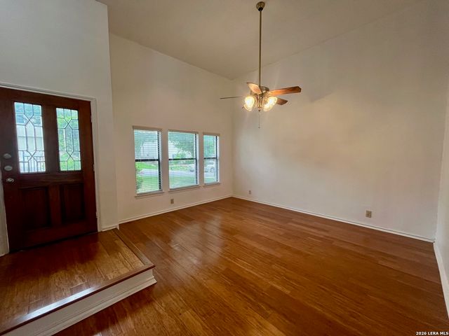 7734 Oakhill Park Dr, San Antonio, TX 78249