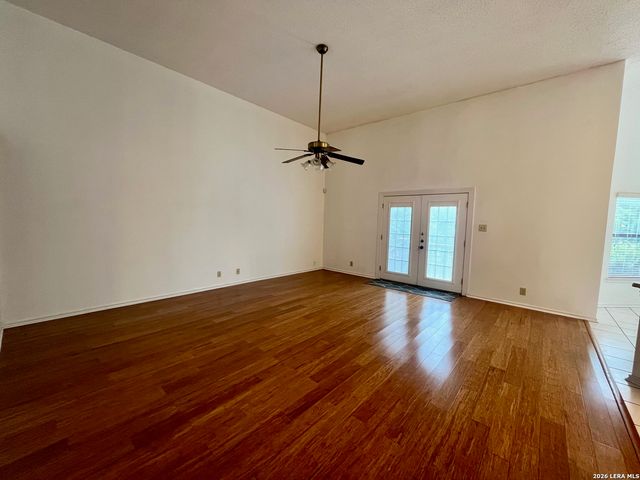 7734 Oakhill Park Dr, San Antonio, TX 78249