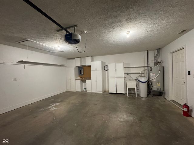 11130 Vineyard Drive, Fishers, IN 46038