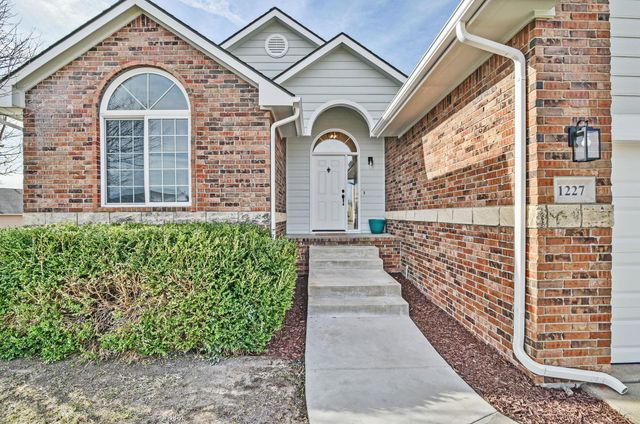 1227 S Horseback Ct, Wichita, KS 67230