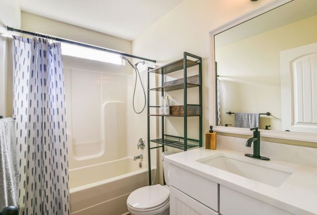 1227 S Horseback Ct, Wichita, KS 67230