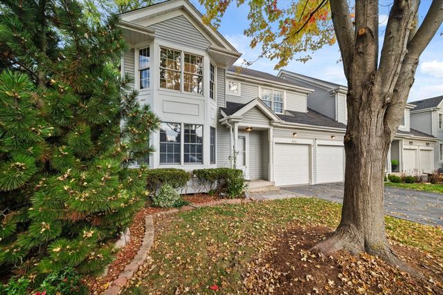 820 Derby Course, St. Charles, IL 60174