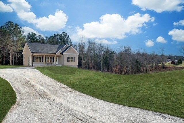 1272 Old County House Road, Charlotte, TN 37036