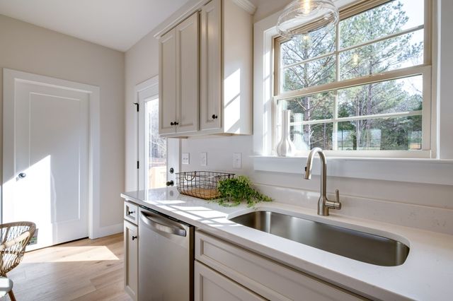 1272 Old County House Road, Charlotte, TN 37036