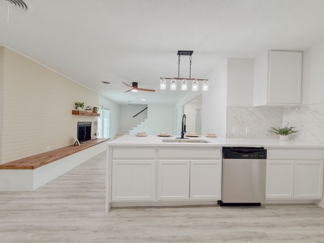 5520 Woodway Drive, Fort Worth, TX 76133