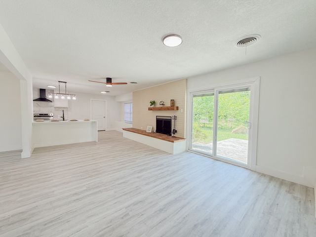 5520 Woodway Drive, Fort Worth, TX 76133