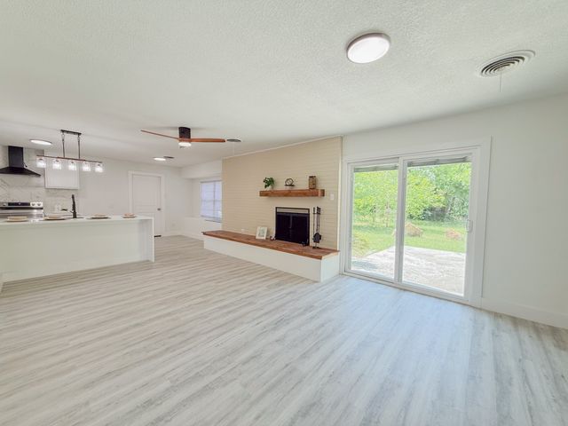 5520 Woodway Drive, Fort Worth, TX 76133