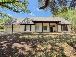5520 Woodway Drive, Fort Worth, TX 76133