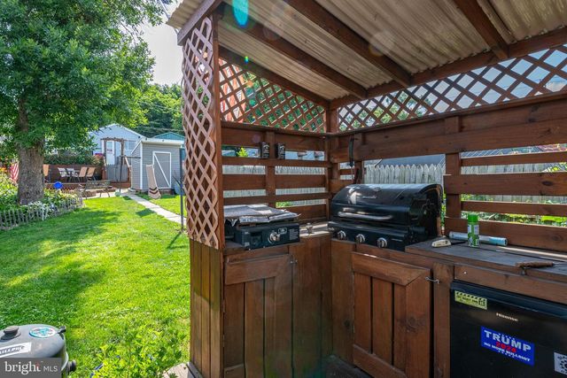 325 S 3RD ST, Hamburg, PA 19526