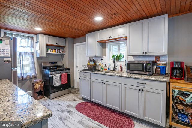 325 S 3RD ST, Hamburg, PA 19526