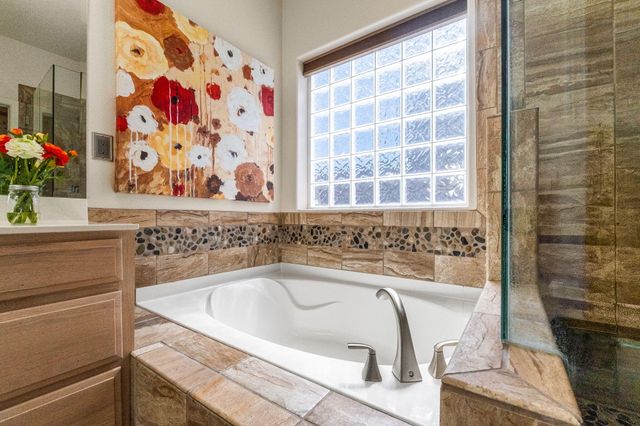 10524 Bilboa Street NW, Albuquerque, NM 87114