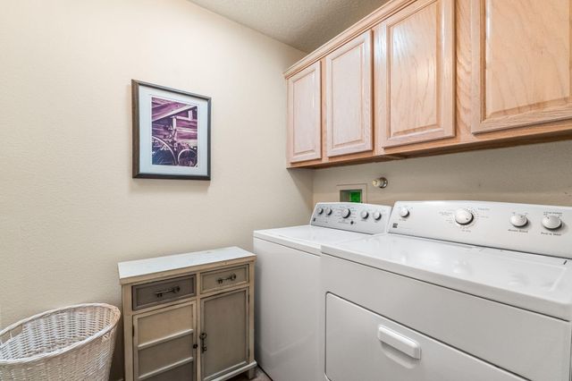 10524 Bilboa Street NW, Albuquerque, NM 87114