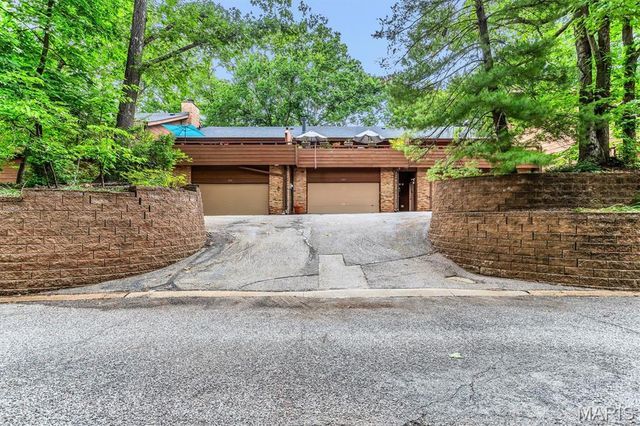 1531 Birnamwood Trail Drive, Twin Oaks, MO 63021