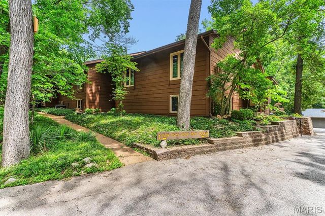 1531 Birnamwood Trail Drive, Twin Oaks, MO 63021
