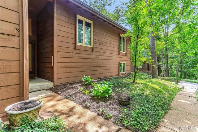 1531 Birnamwood Trail Drive, Twin Oaks, MO 63021