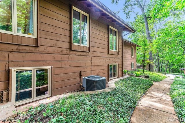 1531 Birnamwood Trail Drive, Twin Oaks, MO 63021