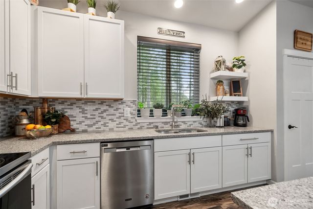 20 E Laurel Park, Union, WA 98592