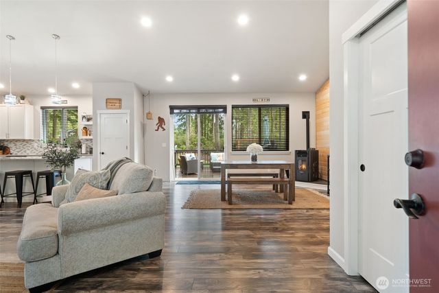 20 E Laurel Park, Union, WA 98592