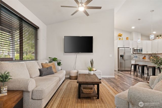 20 E Laurel Park, Union, WA 98592